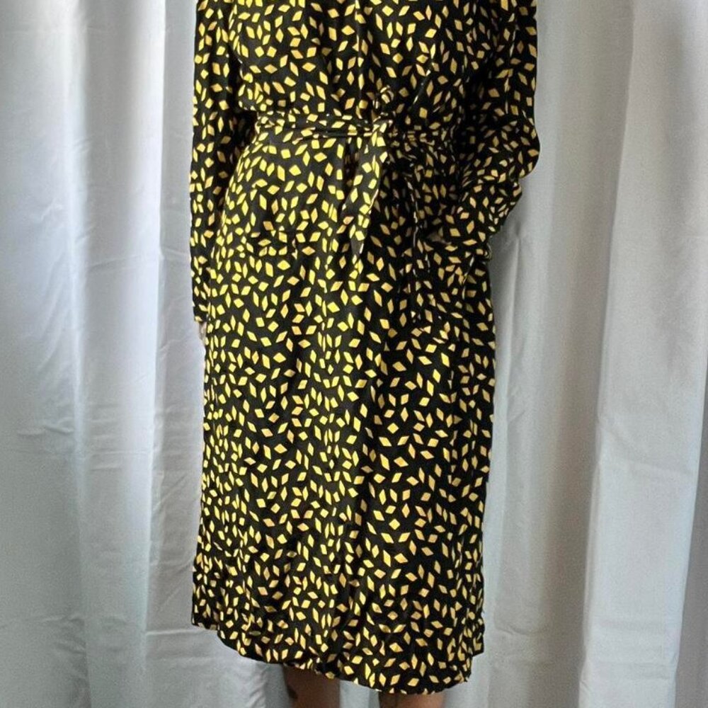 Vintage silk dress chic!